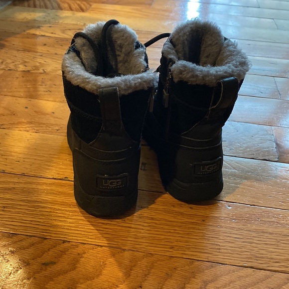 Unisex Kids Ugg Boots - Picture 3 of 5